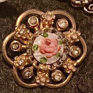 Vintage floral goldtone brooch 1948-1952